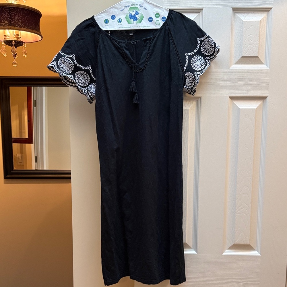 Talbots Embroidered Sleeve Shift Dress Medium, Tassel Tie Neck Boho EUC eyelet